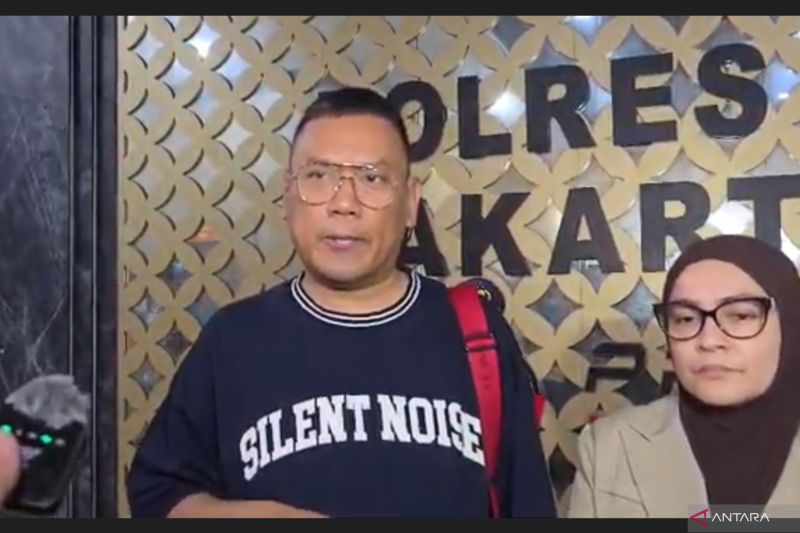 uya-kuya-datangi-polres-metro-jaktim-untuk-ajukan-keadilan-restoratif