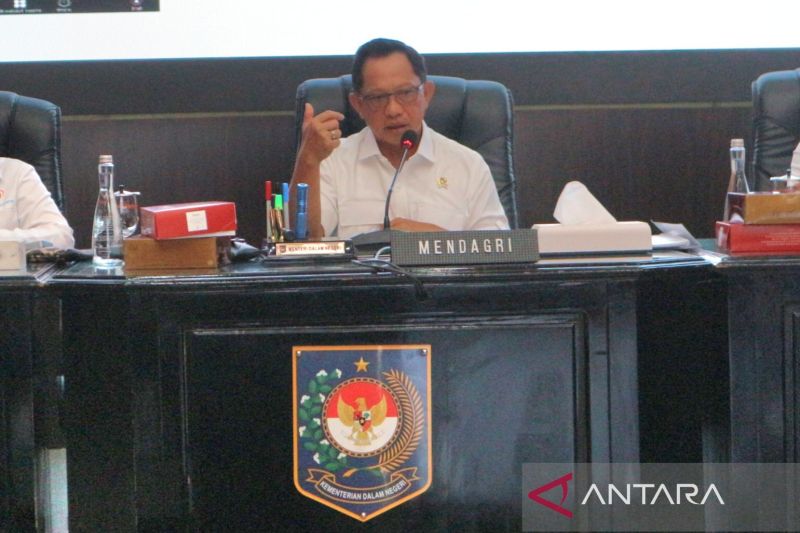 mendagri-minta-pemda-manfaatkan-beras-sphp-kendalikan-harga-pangan