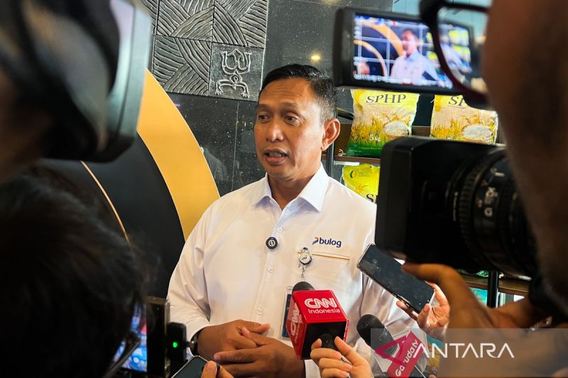 dirut-bulog-pastikan-distribusi-pangan-pokok-bagi-masyarakat-lancar