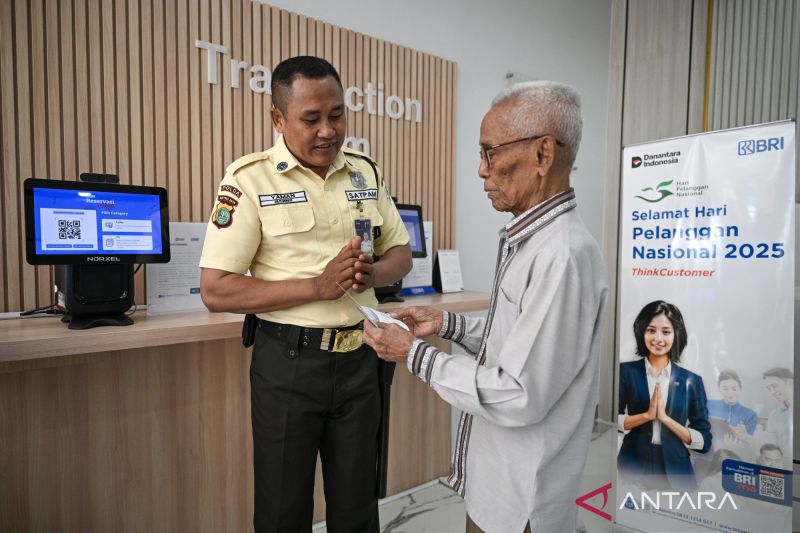mengejar-pertumbuhan-8-persen-dengan-biaya-layanan