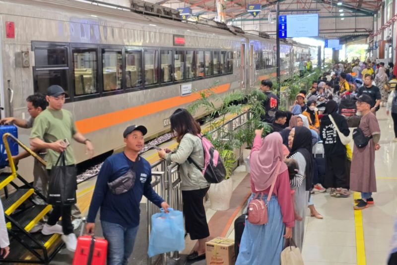 kai-madiun-jumlah-penumpang-naik-menjelang-libur-panjang-maulid-nabi