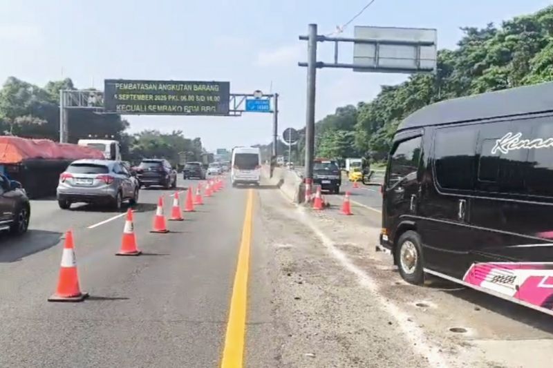 jasamarga-terapkan-contraflow-tol-jakarta-cikampek-mulai-jumat-pagi