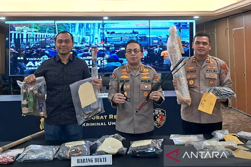 kriminal-kemarin-polisi-panggil-sherina-hingga-mapolsek-dijarah-massa