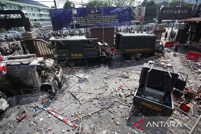 sembilan-orang-jadi-tersangka-perusakan-polsek-dan-polres-di-jaktim