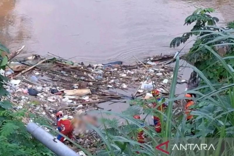 mayat-pegawai-kemendagri-yang-ditemukan-di-ciliwung-akibat-kecelakaan