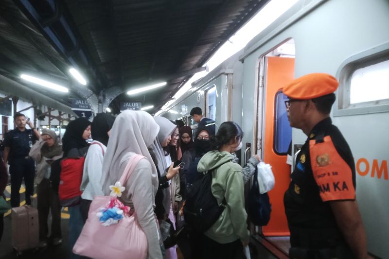 kai-jember-layani-93495-penumpang-selama-libur-maulid-nabi-1447-h