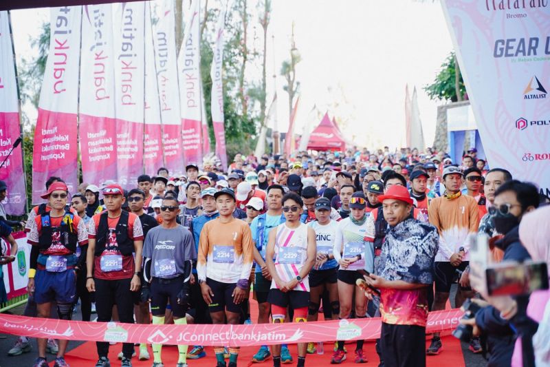 bi-malang-kenalkan-qris-cross-border-di-ajang-bromo-marathon-2025