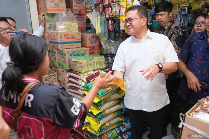 mendag-memastikan-beras-premium-sudah-masuk-di-sebagian-besar-ritel
