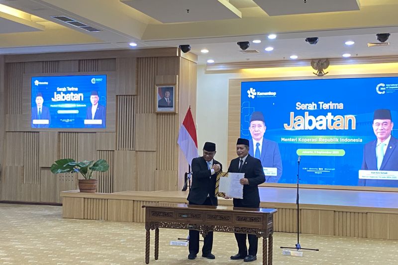 menkop-ferry-akan-fokus-mendorong-kopdes-merah-putih-punya-unit-usaha