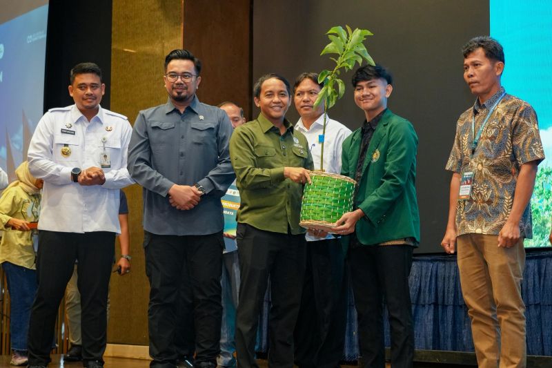 menhut-tekankan-sinergi-lintas-sektor-dalam-program-perhutanan-sosial