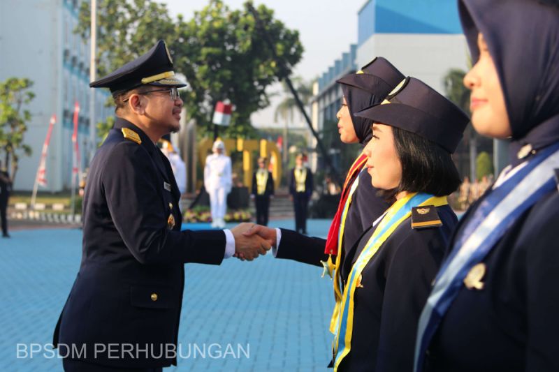 kemenhub-dorong-lulusan-ptdi-sttd-perkuat-transportasi-darat