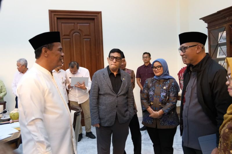 ketua-baleg-dpr-dukung-mentan-selesaikan-masalah-singkong-di-lampung