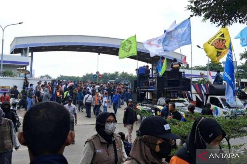 pemkab-bekasi-minta-yamaha-mempekerjakan-dua-pekerja-terkena-phk