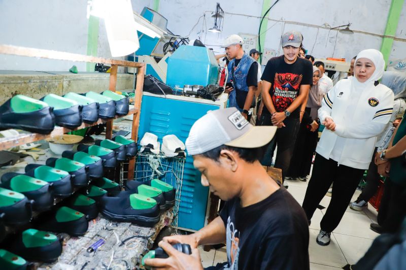 gubernur-jatim-tawari-umkm-sepatu-mojokerto-ikut-misi-dagang