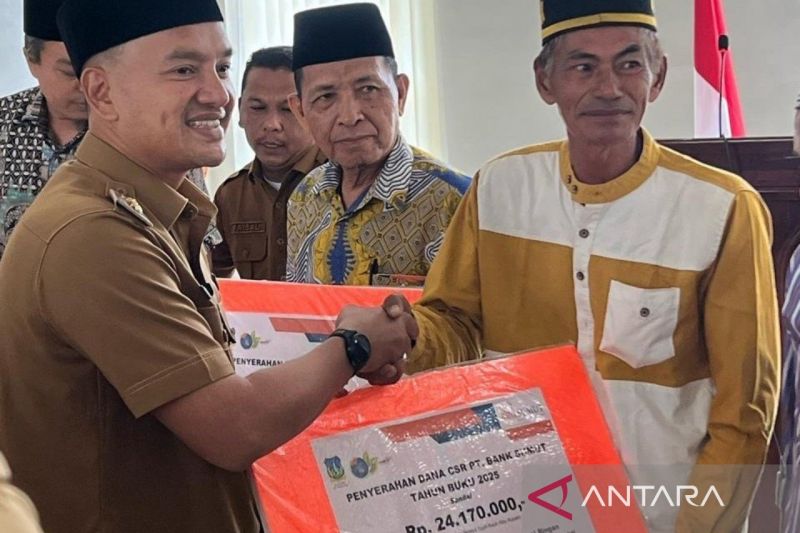 bank-sumut-salurkan-bantuan-dana-csr-rp3618-juta-bagi-15-rumah-ibadah