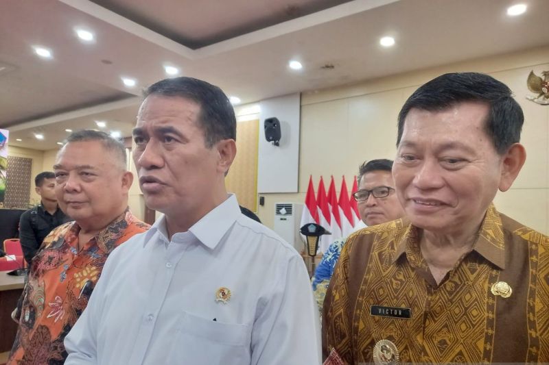 menteri-pertanian-beri-bantuan-bibit-tiga-komoditas-di-sulut