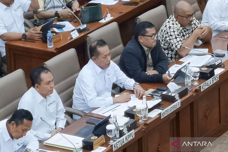 menkop-usulkan-tambahan-anggaran-untuk-dukung-kopdes-merah-putih