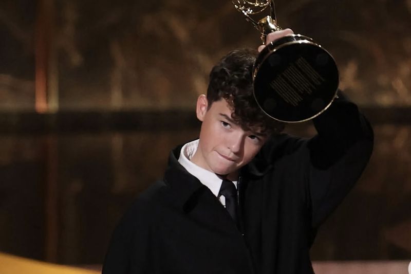 owen-cooper-hingga-serial-the-studio-rekor-baru-di-emmy-awards-2025