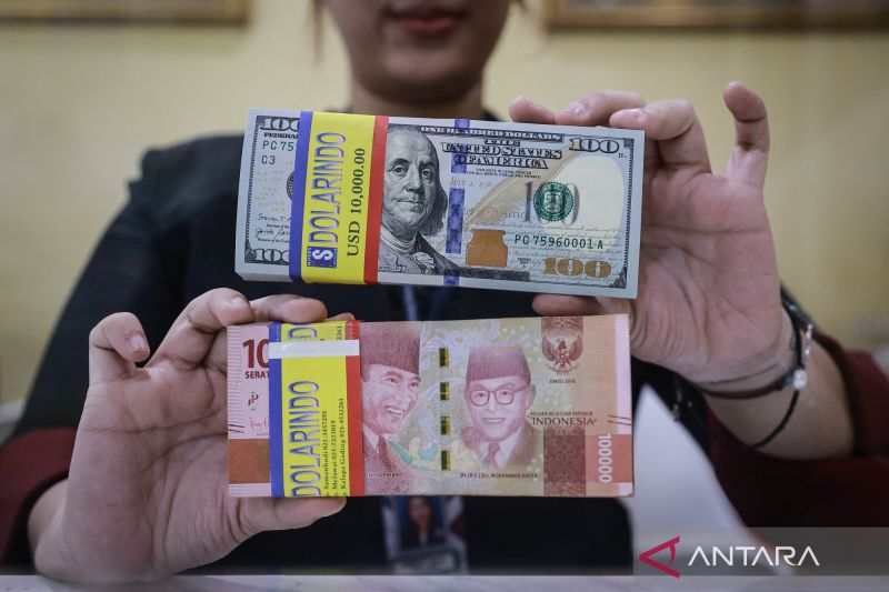 rupiah-melemah-di-tengah-wait-and-see-kebijakan-moneter-bank-sentral