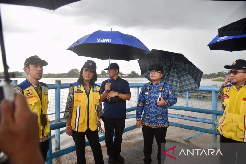 wamen-pupr-pastikan-kelancaran-instalasi-air-bersih-di-kubu-raya