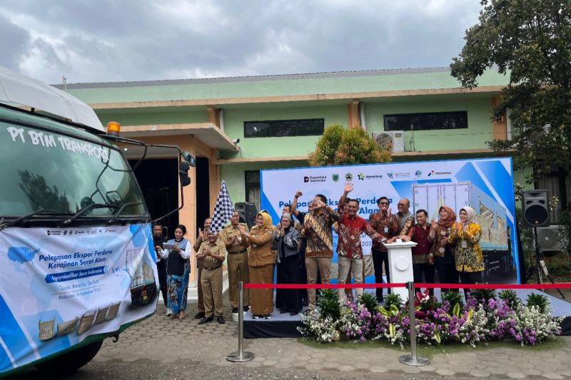 kemendag-lepas-ekspor-kerajinan-serat-alam-rp937-juta-ke-amerika