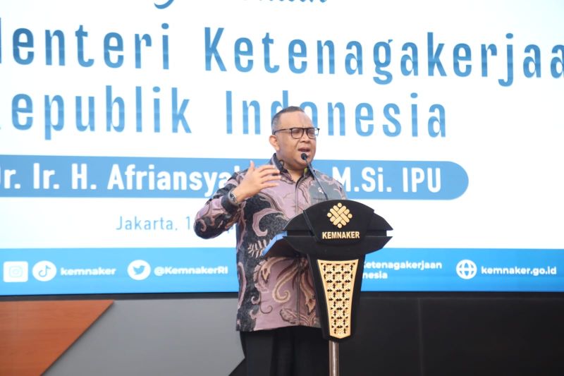wamenaker-afriansyah-tegaskan-komitmen-dukung-program-kemnaker