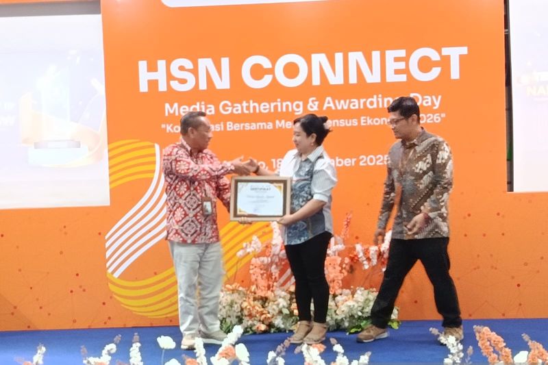 bps-beri-penghargaan-kepada-pewarta-antara-pada-hsn-2025