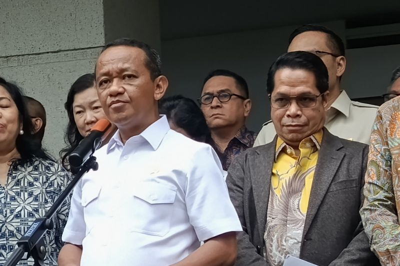 bahlil-pastikan-harga-bbm-spbu-swasta-stabil-usai-impor-via-pertamina