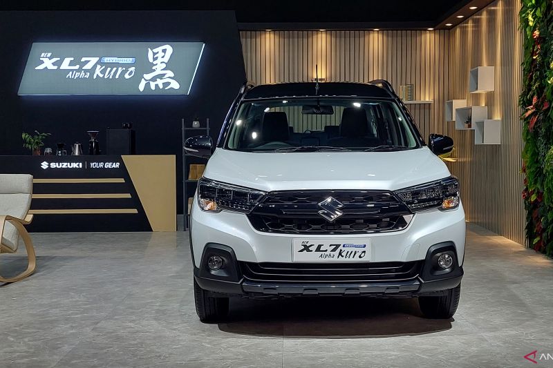 xl7-hybrid-alpha-kuro-diluncurkan-varian-zeta-dan-beta-tetap-tersedia