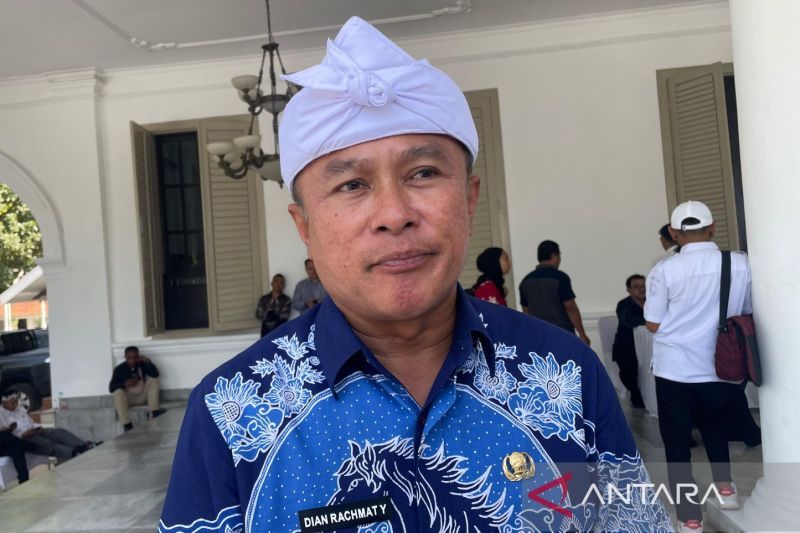 bupati-pastikan-investasi-pabrik-sepatu-masuk-ke-kabupaten-kuningan