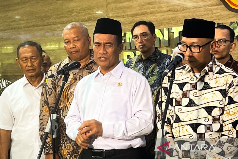 mentan-luruskan-isu-pabrik-gula-tutup-tegaskan-tetap-beroperasi