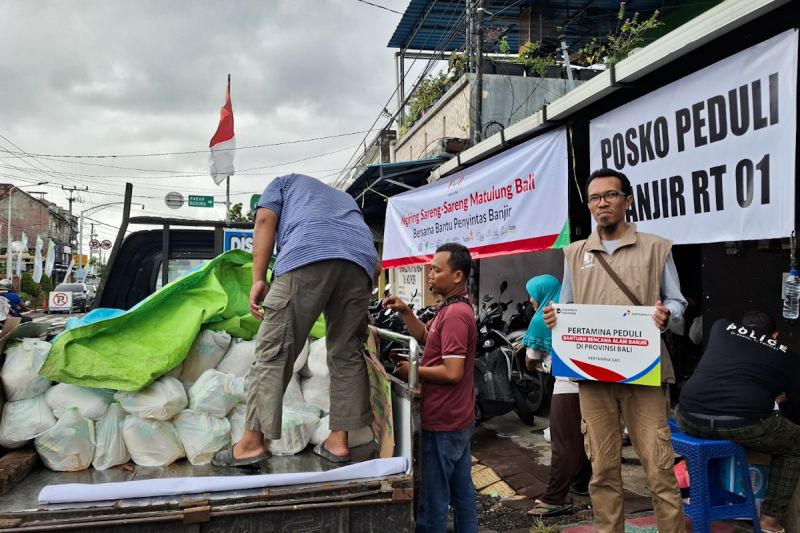 pertagas-salurkan-bantuan-bahan-makanan-korban-banjir-bali