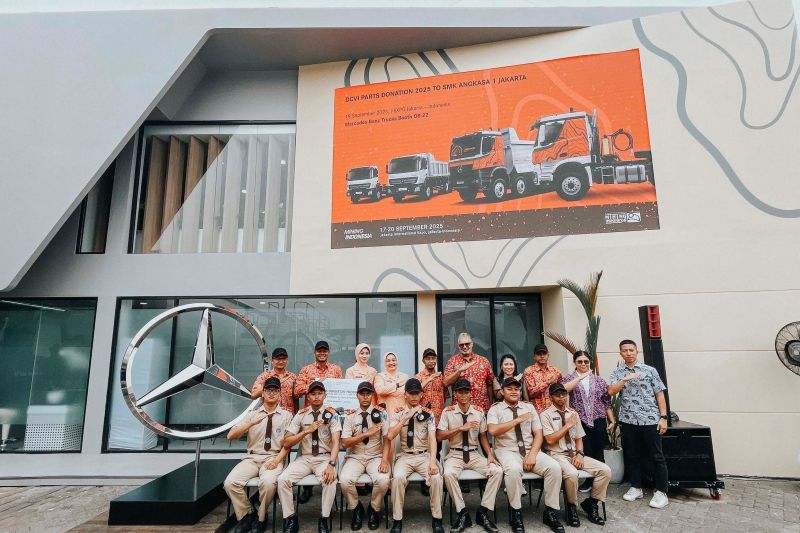 dcvi-donasikan-mesin-bus-mercedes-benz-of-917-ke-smk-1-angkasa-jakarta