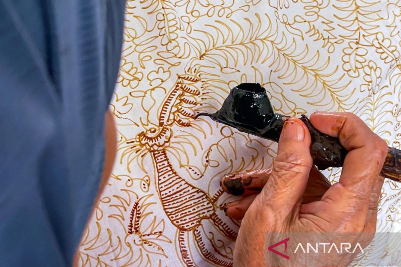 menjaga-napas-batik-complongan-di-tengah-senja-perajin-tua