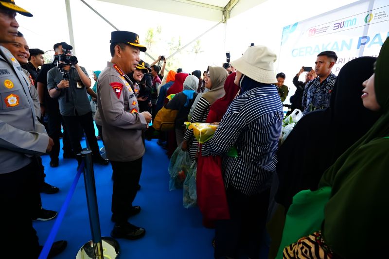 kapolri-tinjau-penyaluran-bahan-pangan-murah-di-polda-jawa-tengah