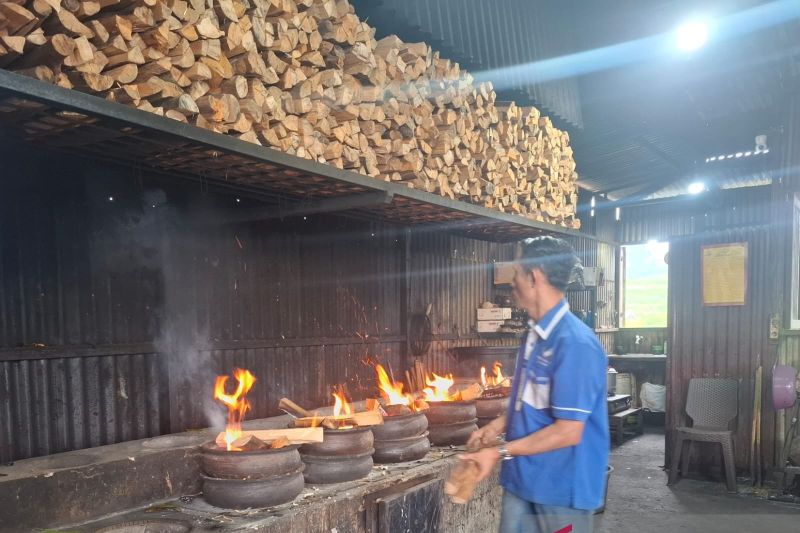 bika-bakar-kuliner-langka-khas-minang