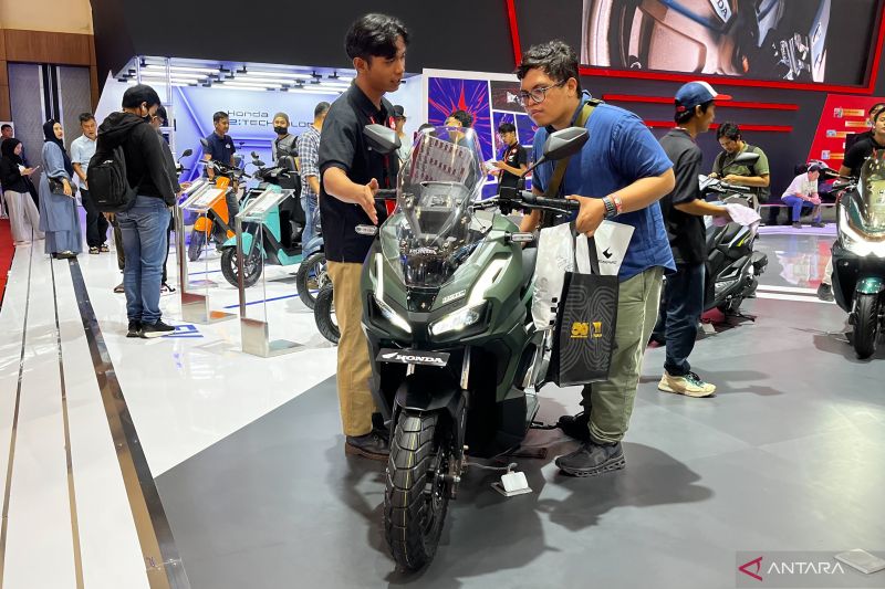 honda-adv160-dilego-di-imos-2025-gratis-oli-kualitas-tinggi-setahun
