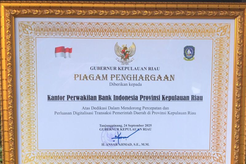 bi-kepri-terima-penghargaan-dari-gubernur-atas-pengendalian-inflasi