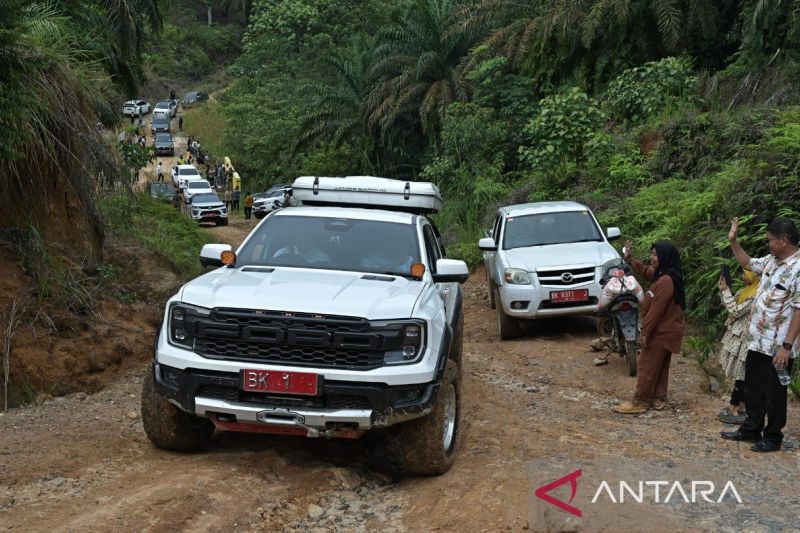 gubernur-sumut-targetkan-ruas-jalan-labura-toba-diperbaiki-tahun-ini