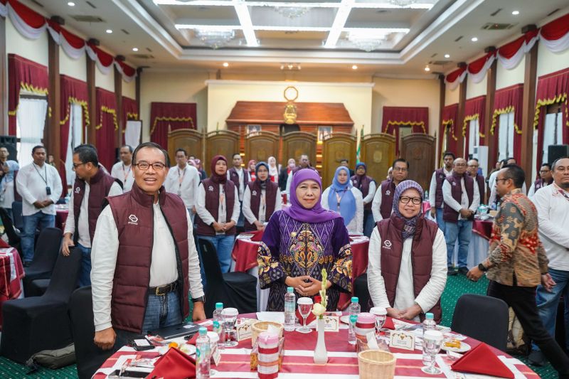 khofifah-ajak-ojk-perkuat-literasi-dan-akses-keuangan-desa