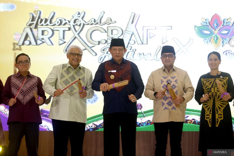 menteri-ekraf-mendorong-subsektor-kreatif-gorontalo-lebih-kompetitif