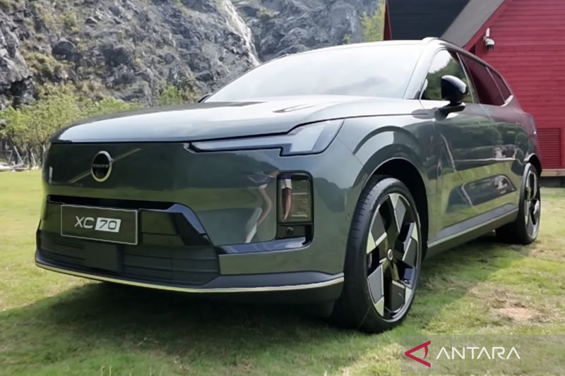 suv-volvo-xc70-phev-resmi-diluncurkan-dengan-harga-mulai-rp622-juta