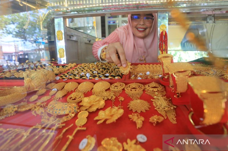 emas-antam-naik-tipis-ubs-galeri24-melonjak-di-pegadaian-hari-ini