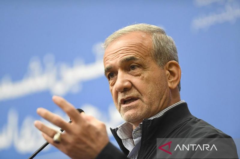 Presiden Iran peringatkan serangan terhadap Khamenei akan picu perang