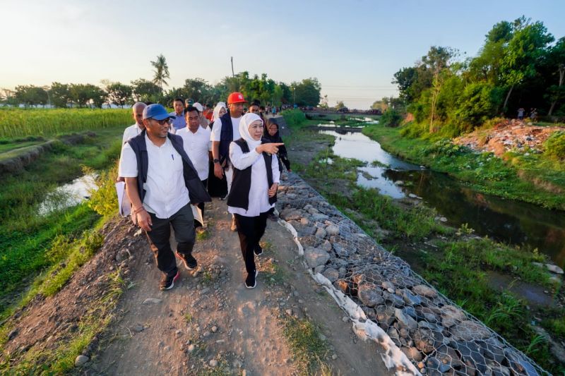 pemprov-jatim-bangun-tanggul-sungai-di-situbondo-cegah-banjir