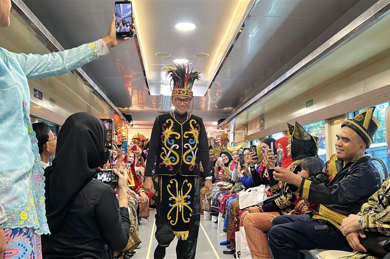 HUT ke-80 KAI: Perjalanan dari Masa ke Masa, Parade Livery Pecahkan Rekor MURI