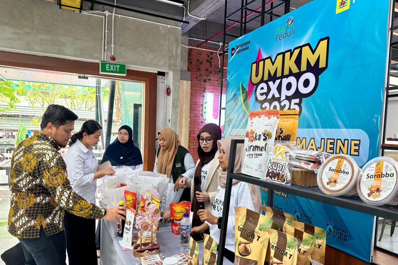 pln-uid-sulselrabar-tampilkan-produk-lokal-pada-ajang-umkm-expo-2025