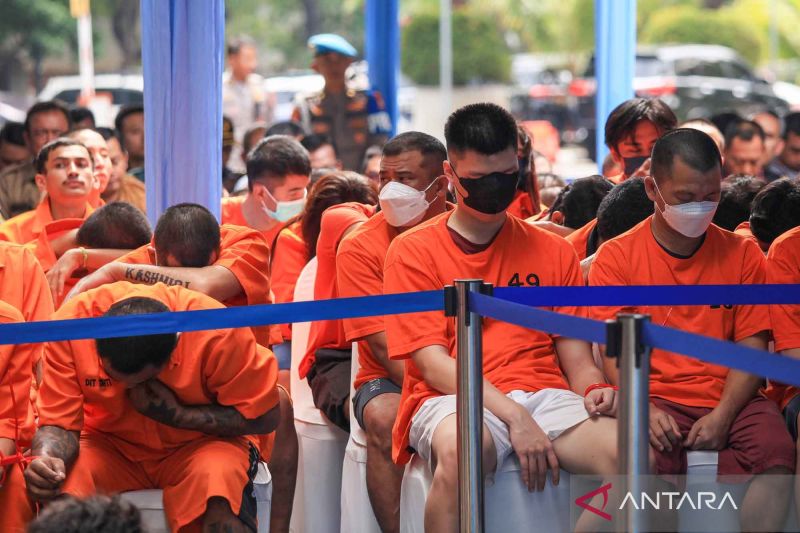 kriminal-kemarin-premanisme-hingga-polisi-periksa-kasus-keracunan-mbg
