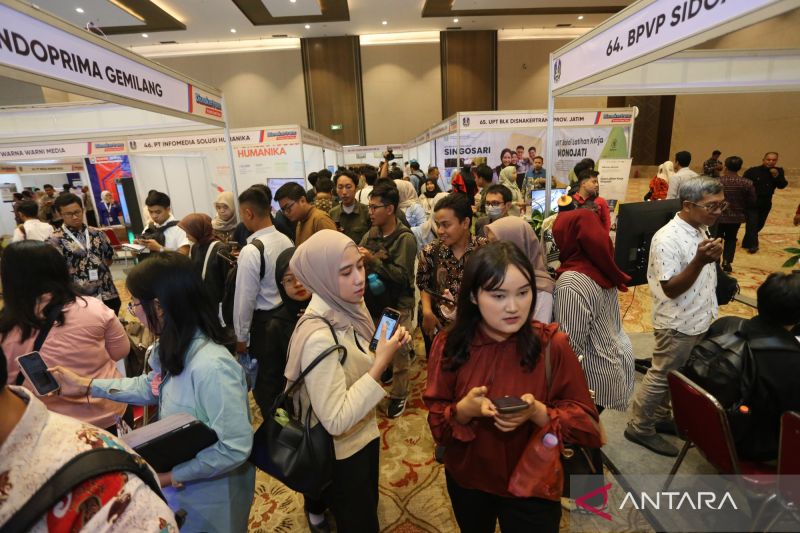 fenomena-job-hugging-tren-baru-di-pasar-tenaga-kerja-saat-ini