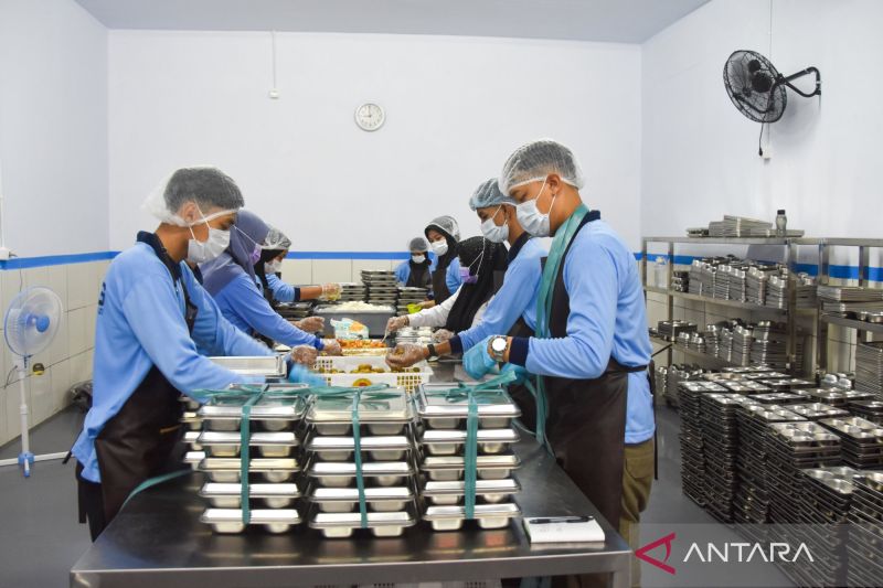 ekonom-nilai-tudingan-mbg-sebabkan-kenaikan-harga-ayam-tidak-berdasar